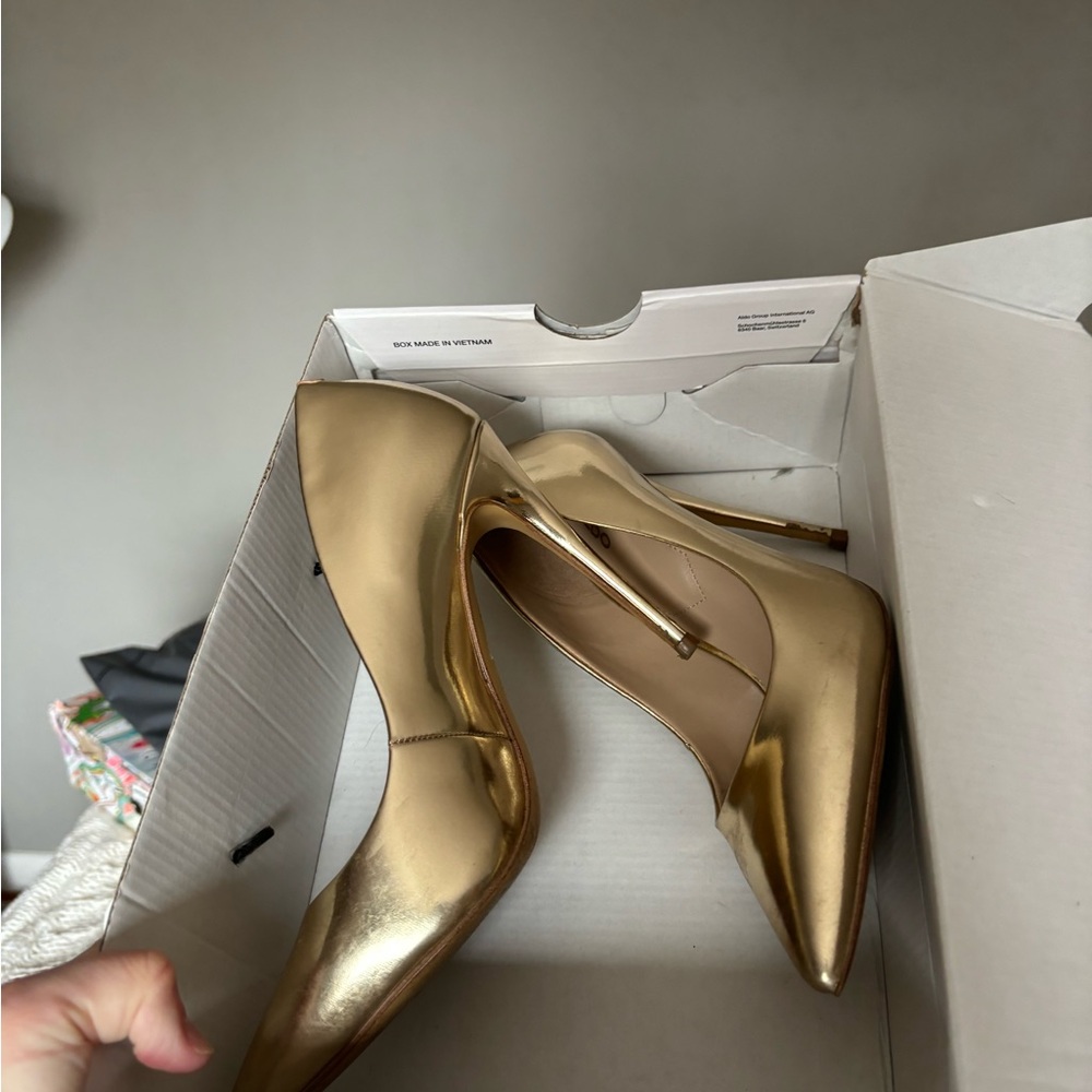 Aldo gold pumps